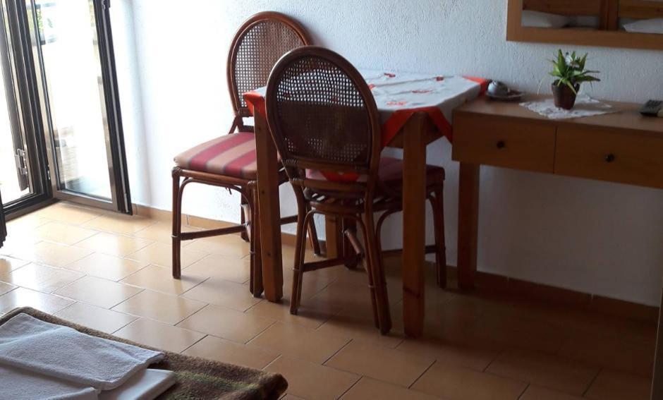 Artemis Rooms Frangocastelo Екстер'єр фото